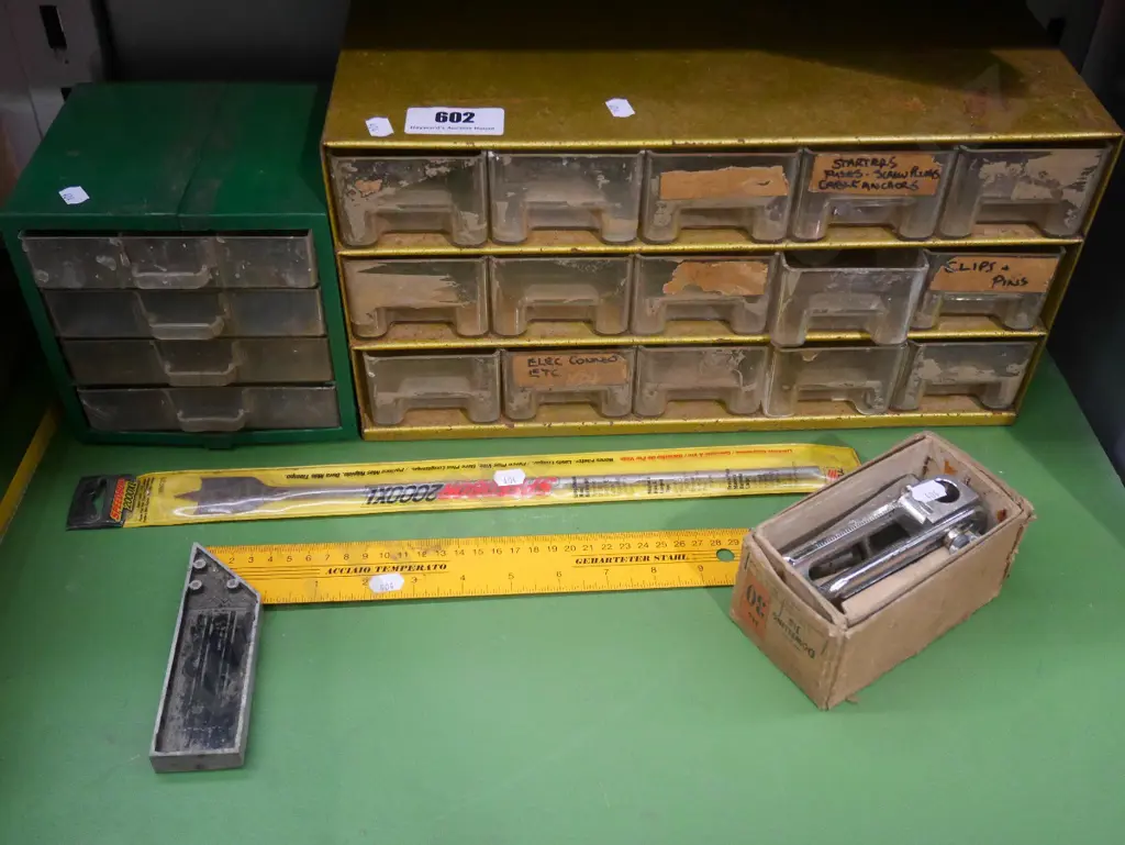 mini storage chests, spade bit, builder's square etc Image 1++