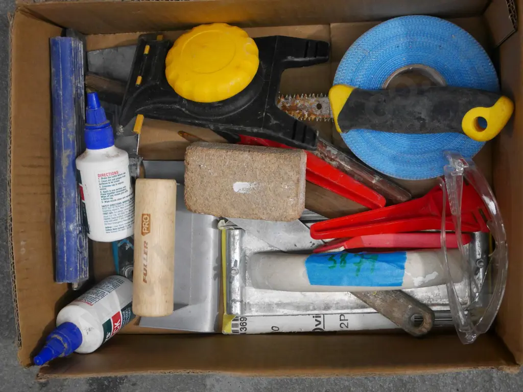 box; trowels, gib tape, pva glue etc Image 1++
