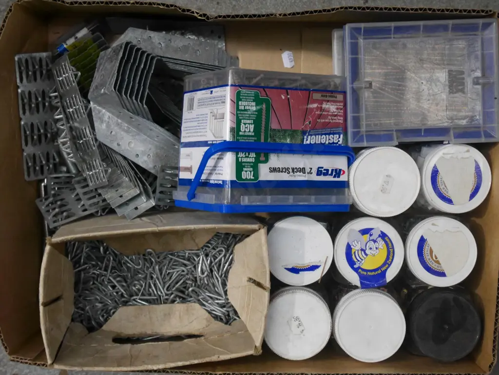 box; nails, screws, joist hangers etc Image 1++