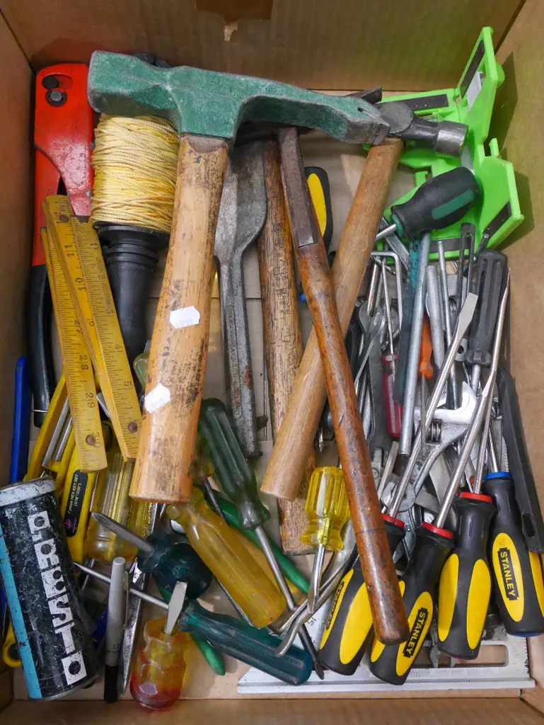 box; screwdrivers, hammer, string line, riveter etc Image 1++
