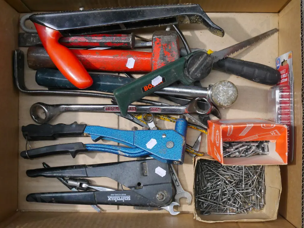 box; riveters, hammers, rasps etc Image 1++
