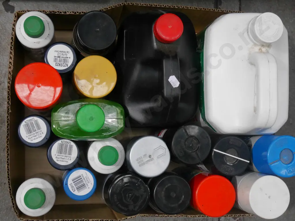 box; spray cans, spray and walk away etc Image 1++