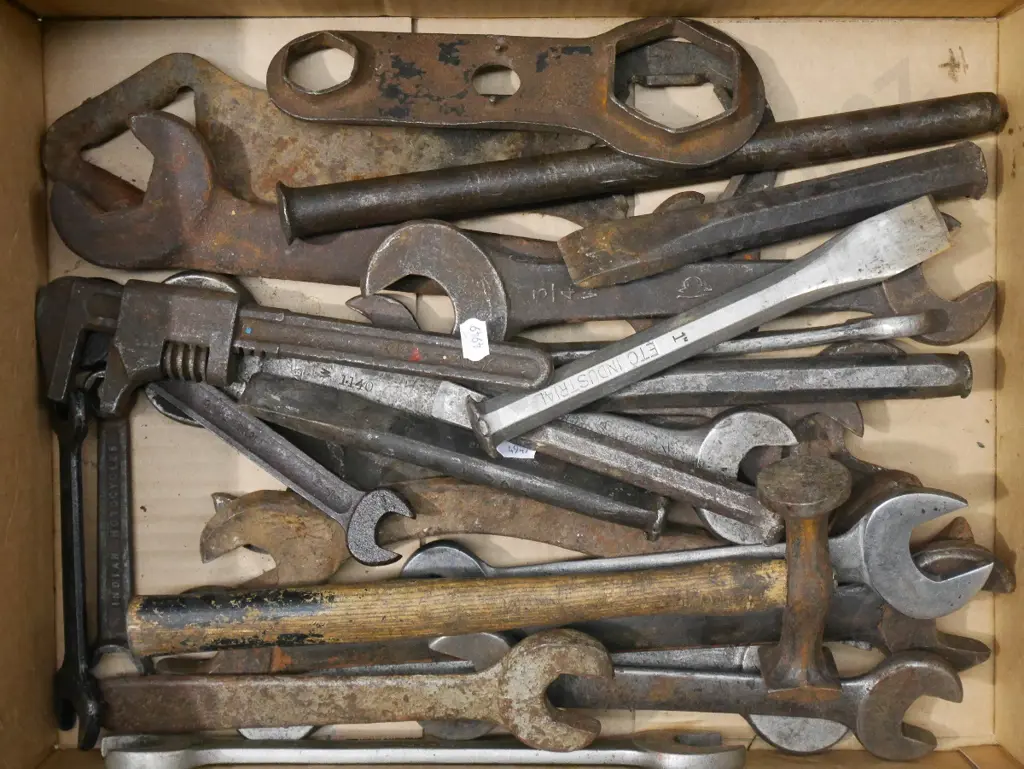 box; crescents, hammers, cold chisels etc Image 1++