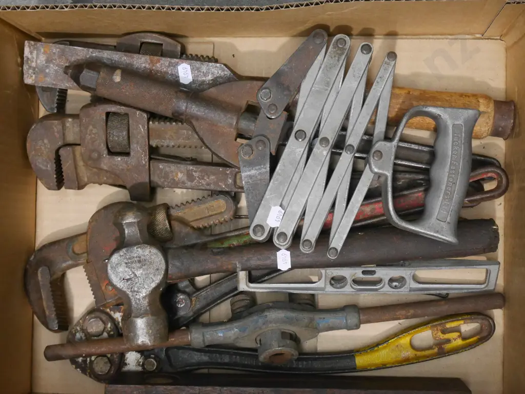 box; pot riveter, ball peen hammer etc Image 1++