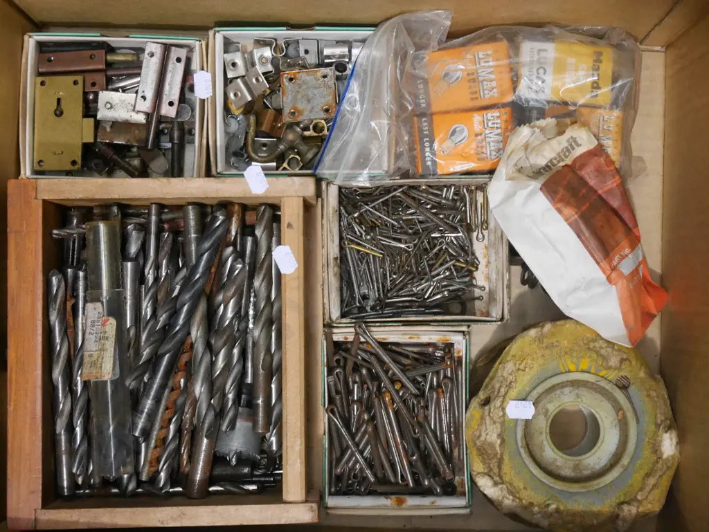 box; drill bits, split pins etc Image 1++