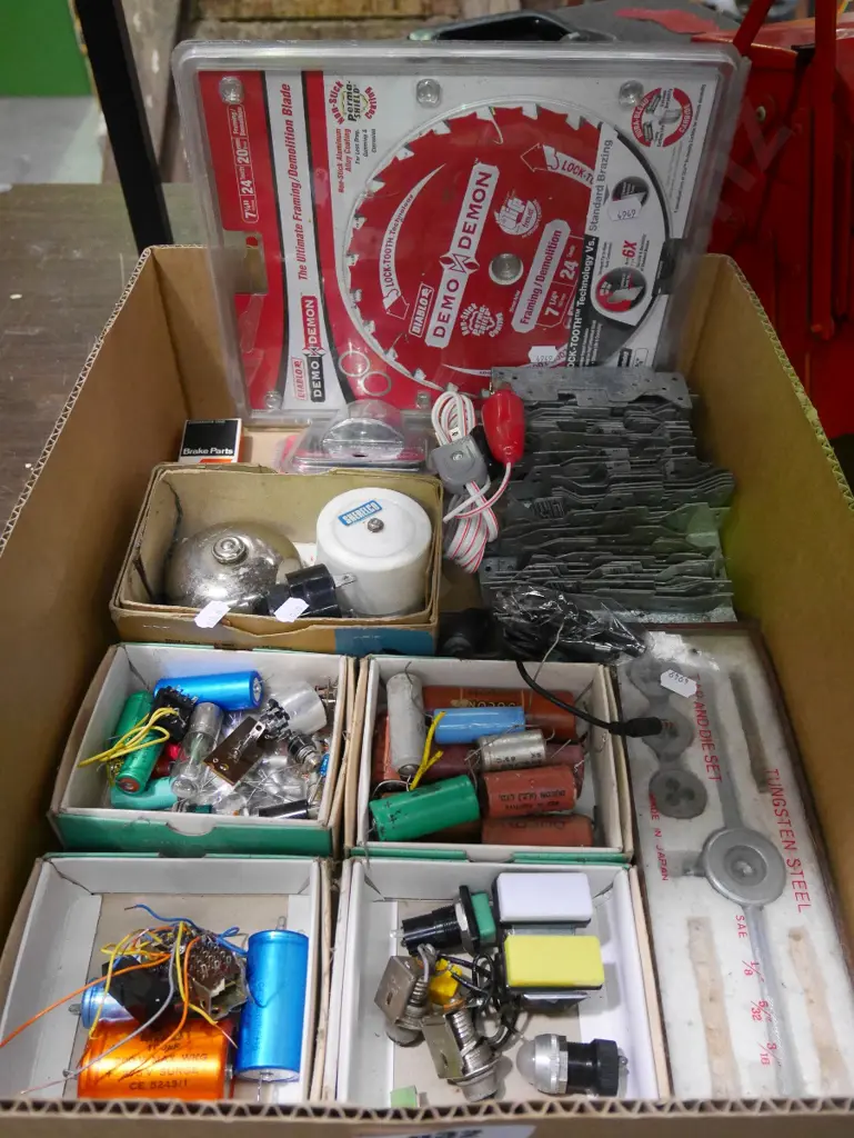 box; saw blades, electric items, tap and die set etc Image 1++