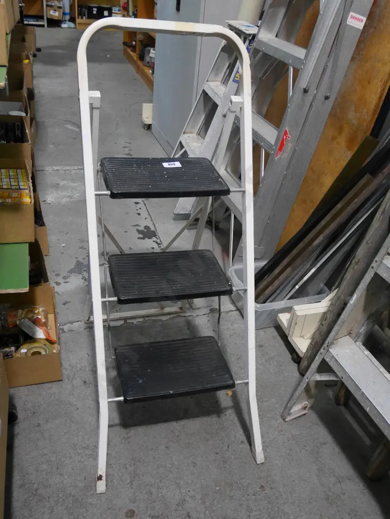3 step ladder Image 1++