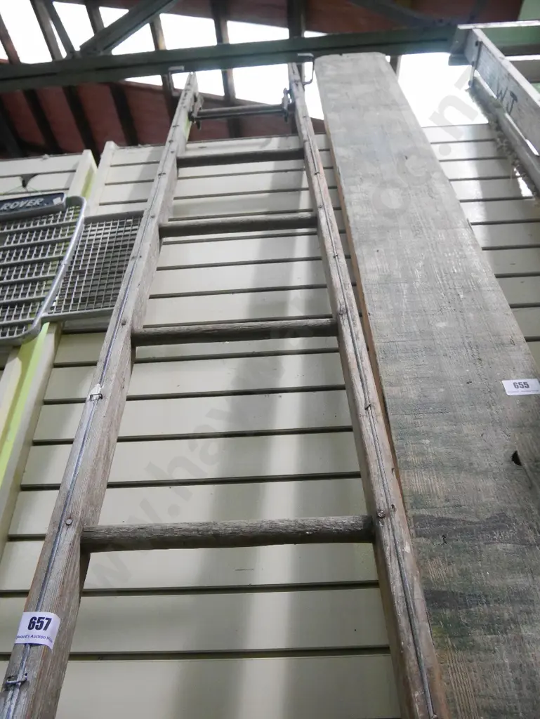 part wooden extension ladder Image 1++