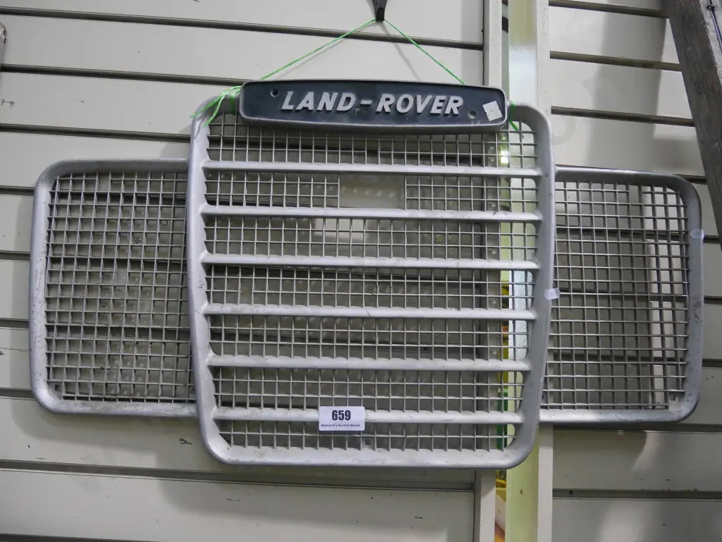 plastic Land Rover grille Image 1++