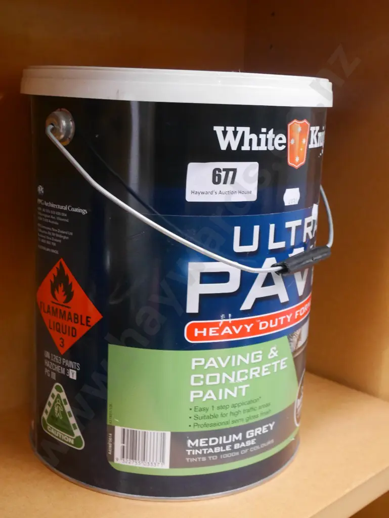 10L pail of heavy duty medium grey pavement and concrete paint Image 1++