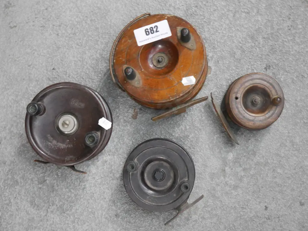 4 vintage fishing reels Image 1++