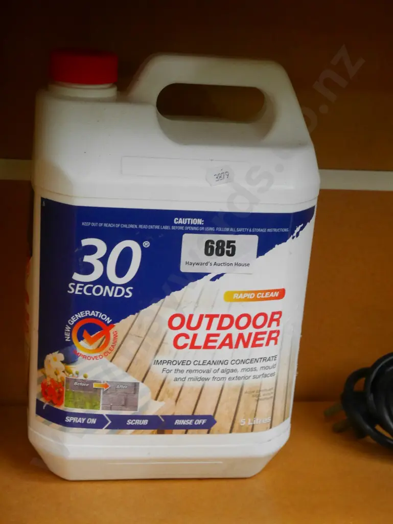container of 30 Seconds outdoor cleaner Image 1++