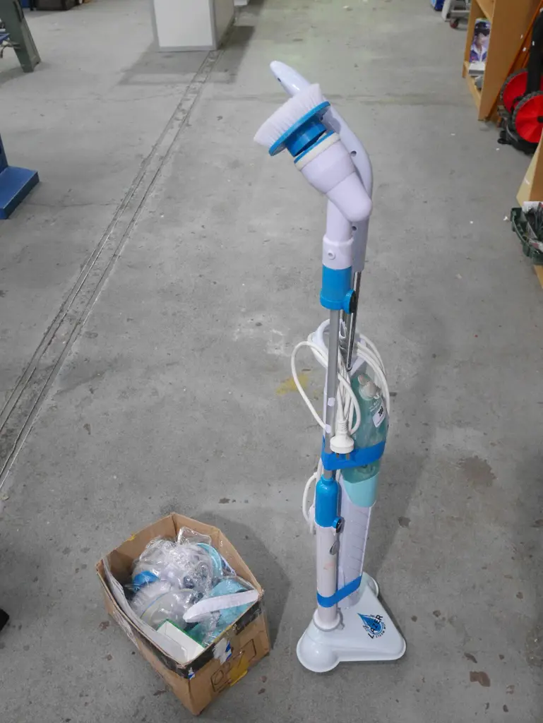 steam mop and accessories Image 1++