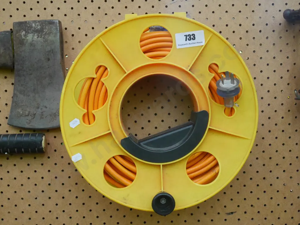extension cord and reel Image 1++
