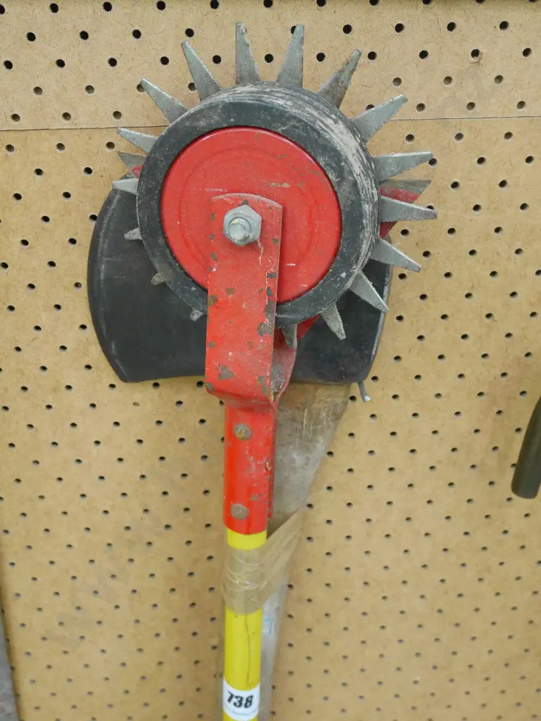 axe, garden lawn edge cutter Image 1++