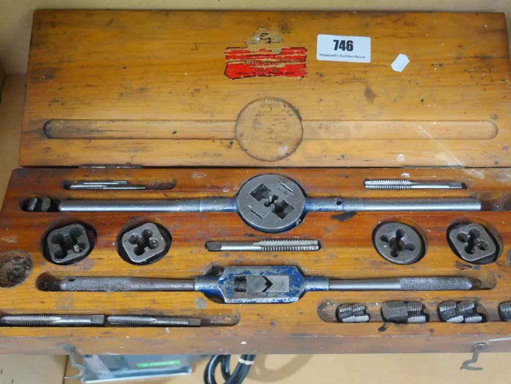 wood cased tap and die set Image 1++