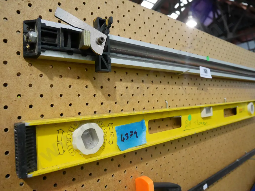 builders level, long aluminium clamp Image 1++