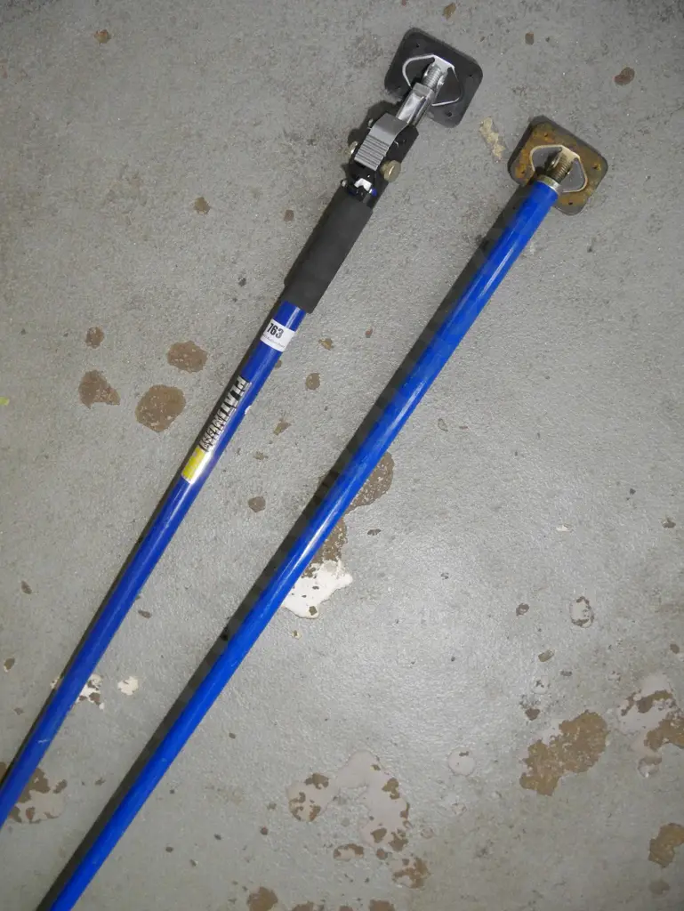 pair of telescopic gib holders Image 1++