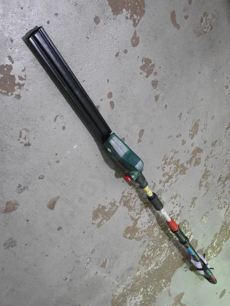 Bosch telescopic hedge trimmer - no battery Image 1++