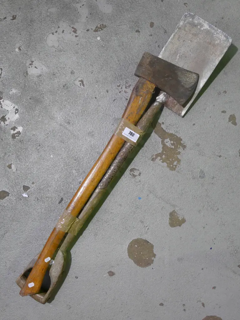 spade, axe Image 1++