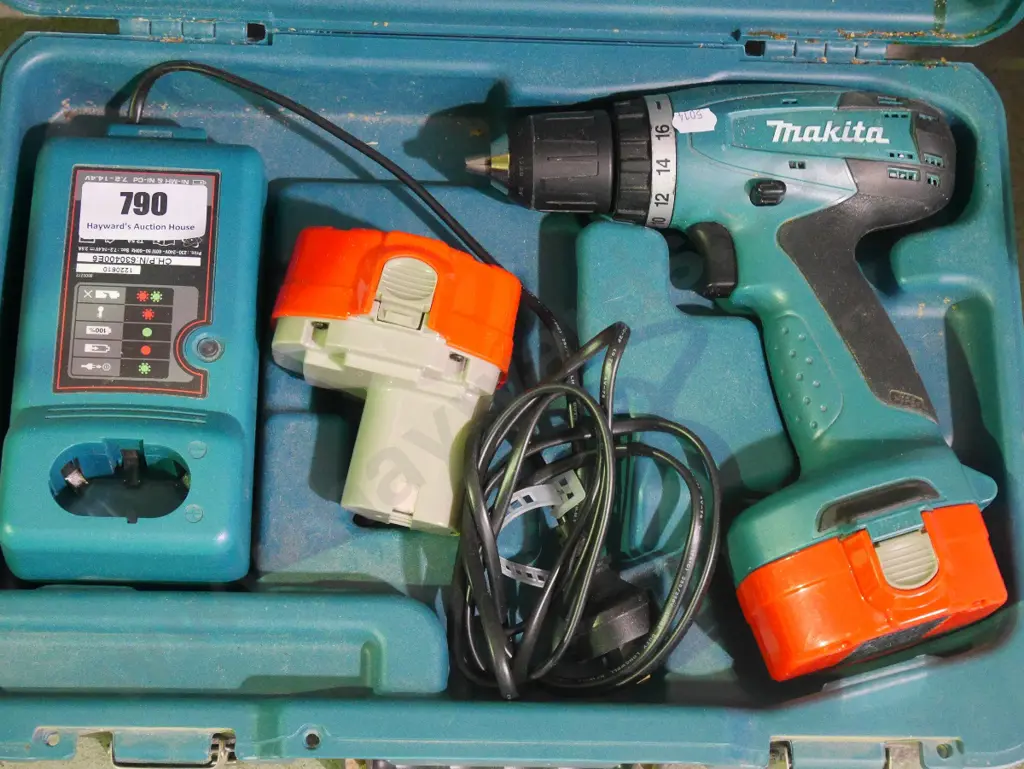 Makita battery drill in case Image 1++
