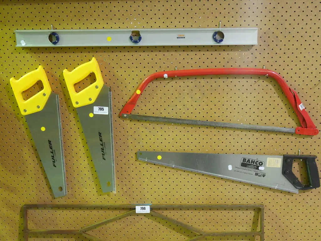 4 hand saws, builder's level - yellow dots Image 1++