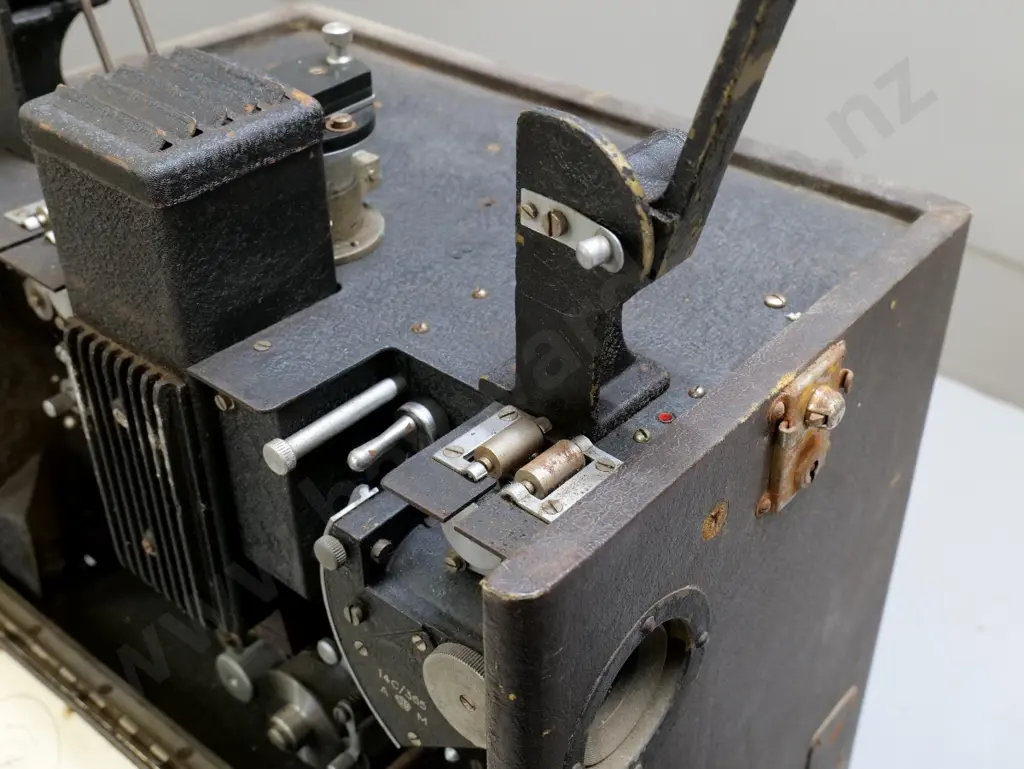 vintage GB Equipments L-516 16mm cine projector - working condition unknown, some corrosion - H420 W330 D235 closed Image 1++