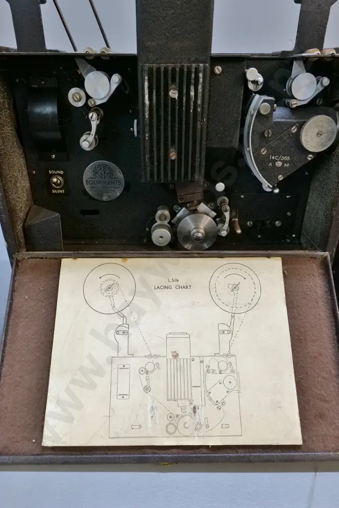 vintage GB Equipments L-516 16mm cine projector - working condition unknown, some corrosion - H420 W330 D235 closed Image 1++