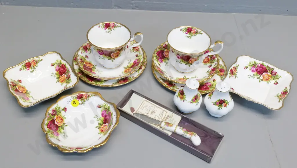 Royal Albert Old Country Roses items - 2 trios, 2 sweet dishes, pepper & salt, butter knife Image 1++