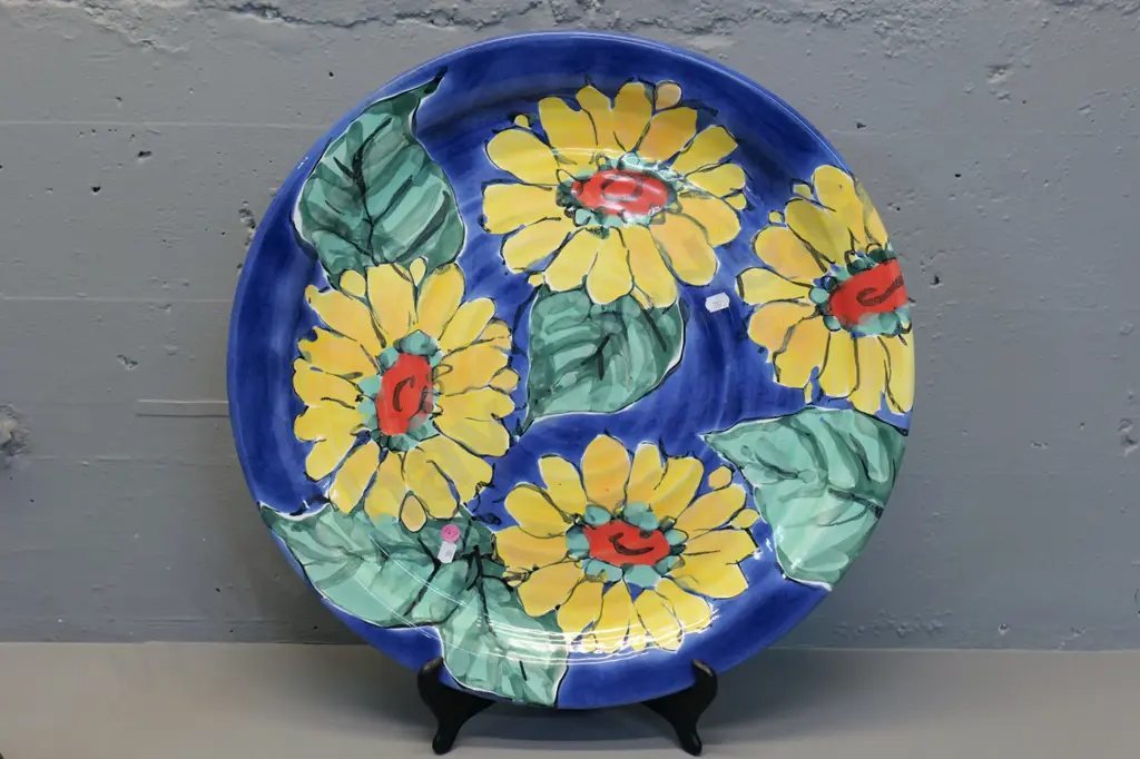 large Morris & James Matakana terracotta pottery sunflower pattern charger - small glaze fleck on edge D-490 Image 1++