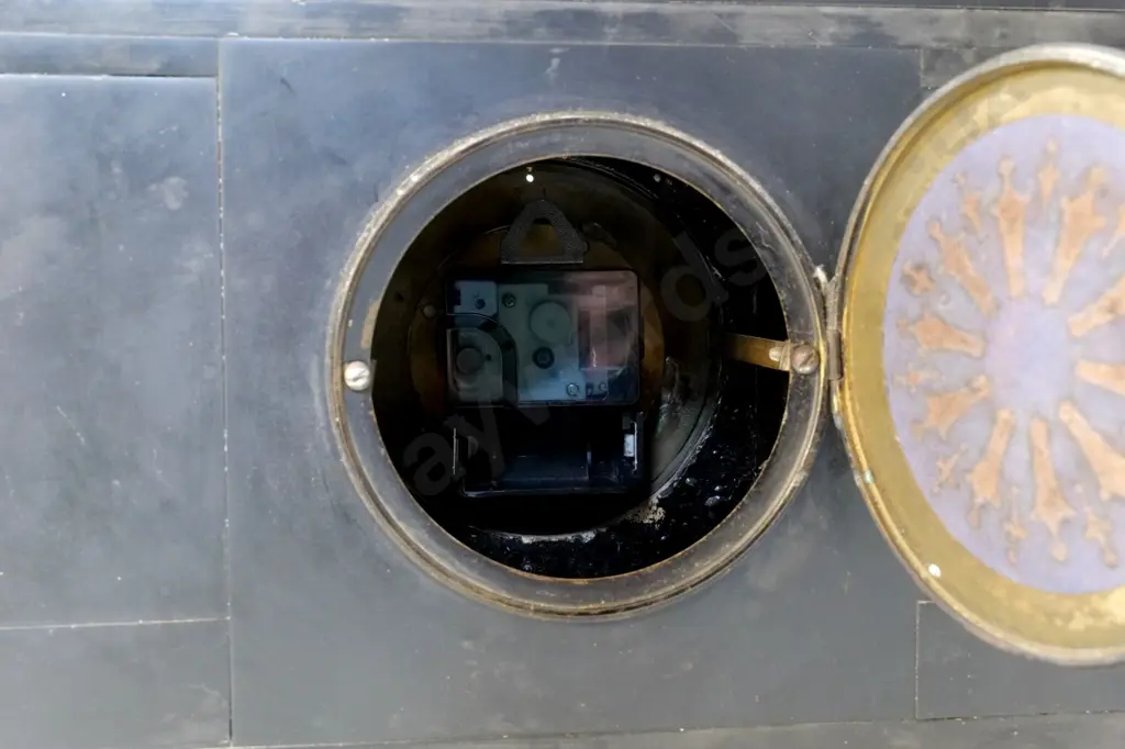 heavy marble cased mantel clock - black & mottled green columns and panel, ceramic dial H360 W415 D140 quartz movement Image 1++