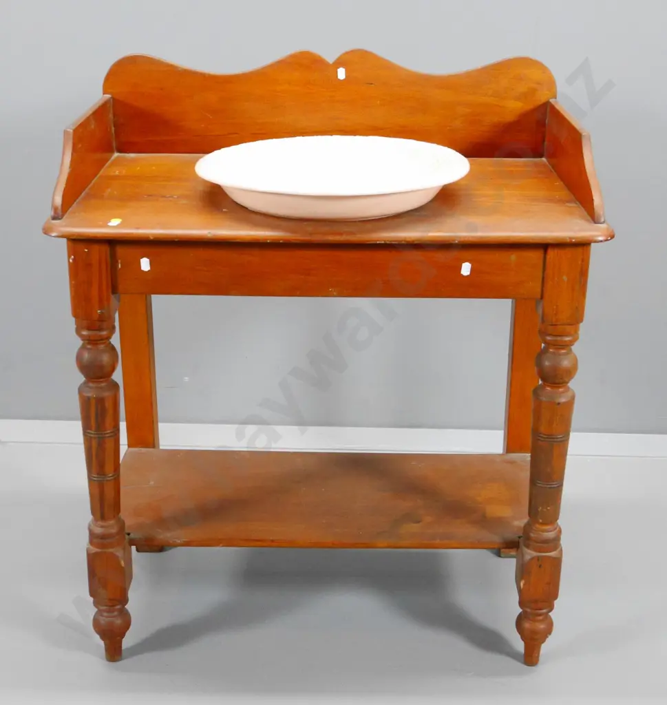 vintage kauri wash-stand with non-original porcelain bowl H-900 W-735 D-430 Image 1++