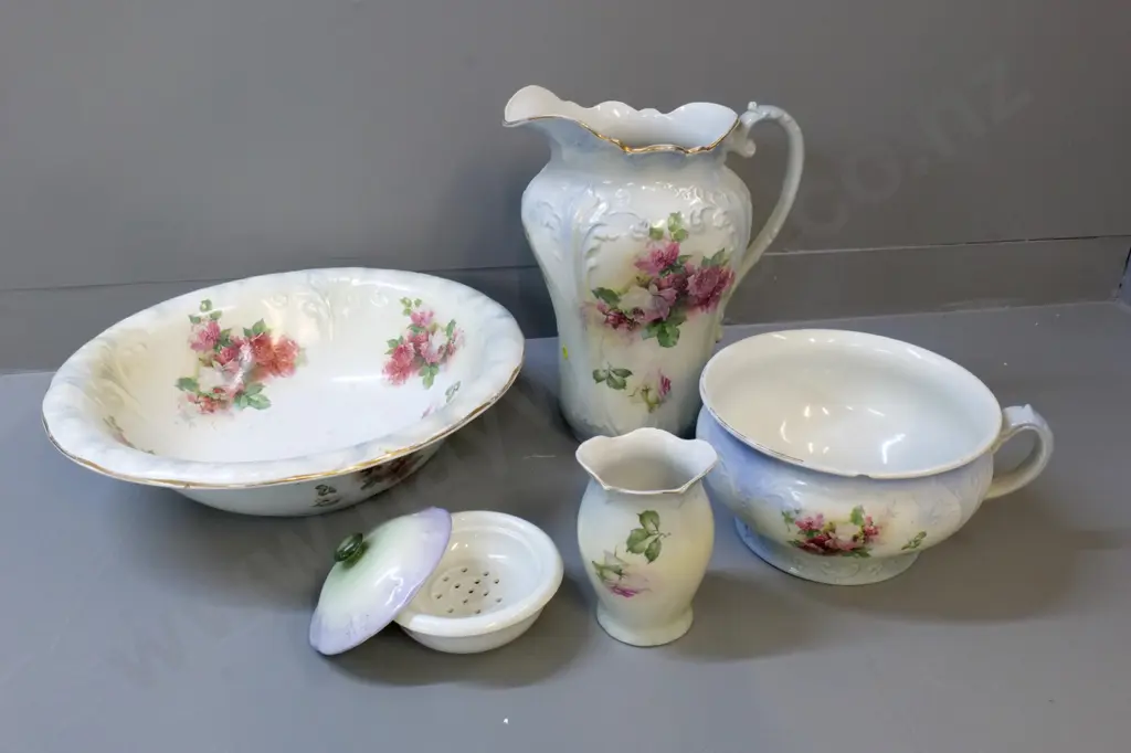 Grimwades 5-piece bedroom set - jug is H-340, chip to chamber pot edge Image 1++