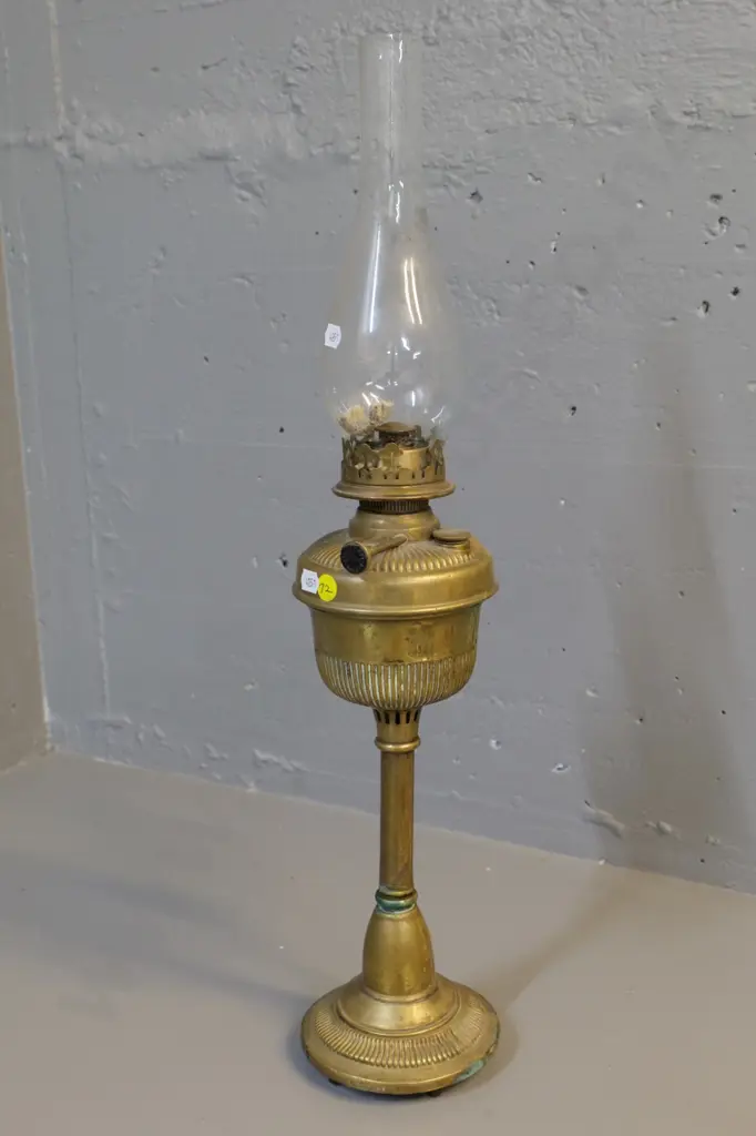vintage brass kerosene lamp with chimney - some discolouration to brass H-565 Image 1++