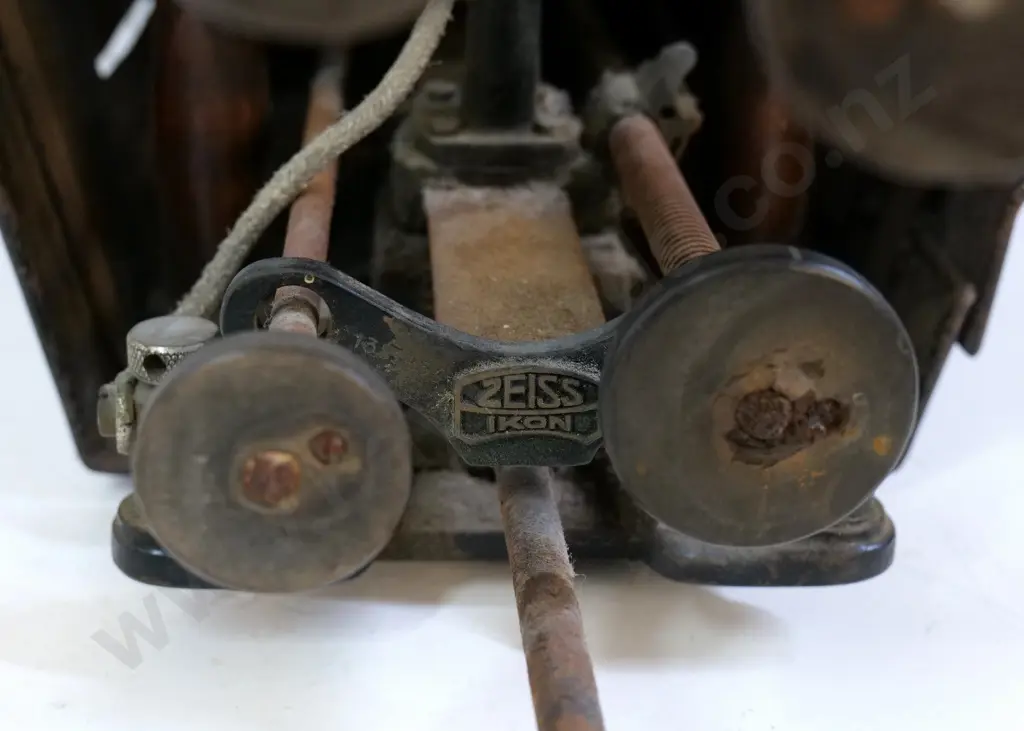 vintage Zeiss Ikon carbon arc movie projector light housing - wear and corrosion H-440 L-920 Image 1++