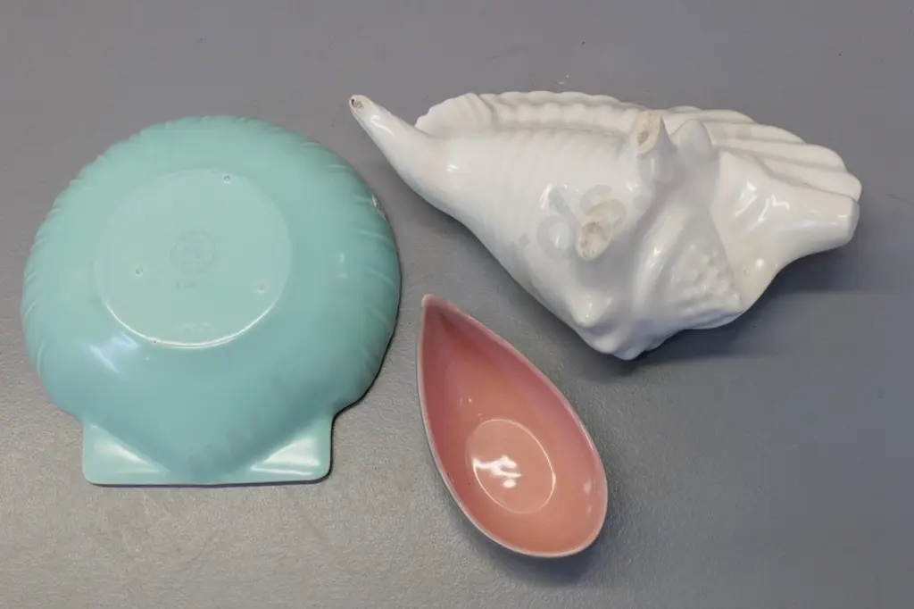 3 pieces of Poole china - shell-shaped dish, small flower trough, large shell vase is H90 L200 W125 Image 1++