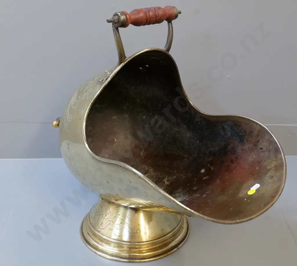 vintage brass coal scuttle with etched patterns, wood handles H460 W510 Image 1++