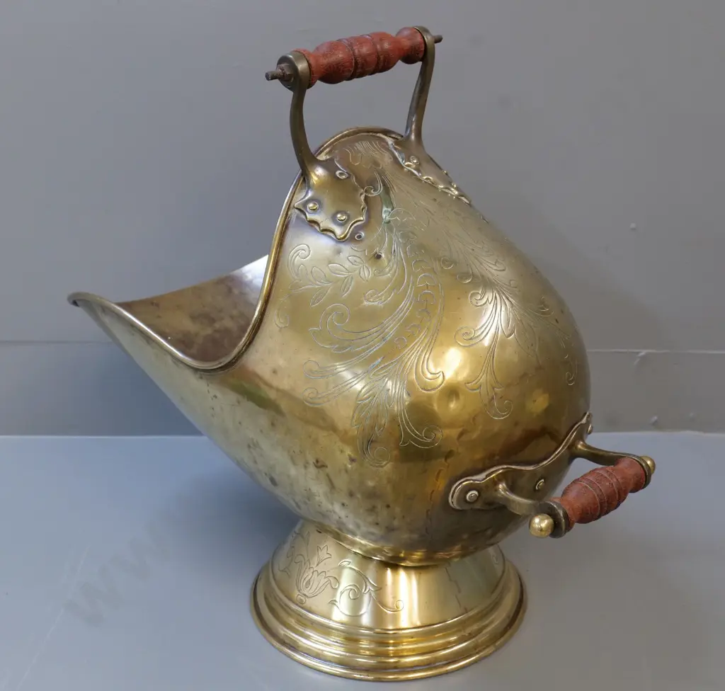 vintage brass coal scuttle with etched patterns, wood handles H460 W510 Image 1++