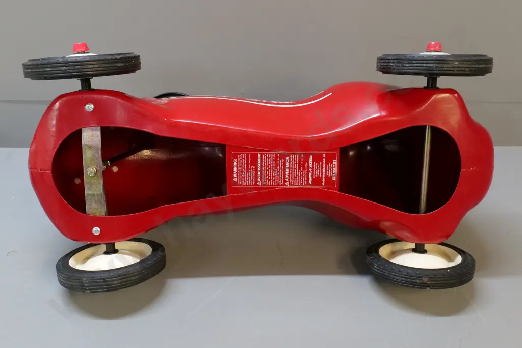 Radio Flyer Model 8 child's ride on car - H400 L650 Image 1++
