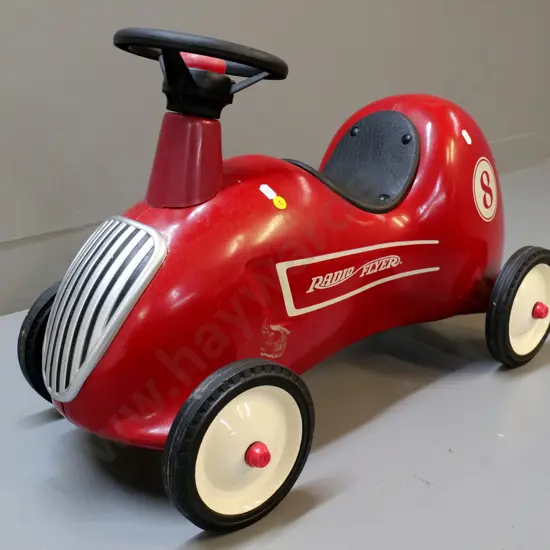 Radio Flyer Model 8 child's ride on car - H400 L650