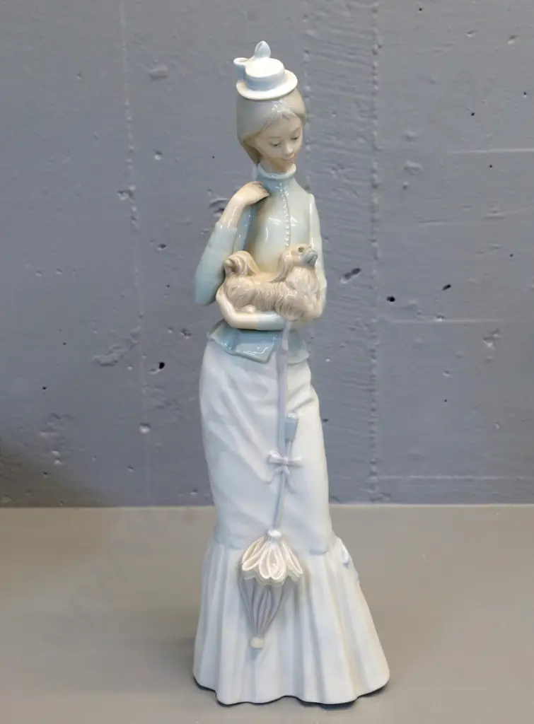 large Lladro figurine - woman with a dog, marks hard to read H-380 Image 1++