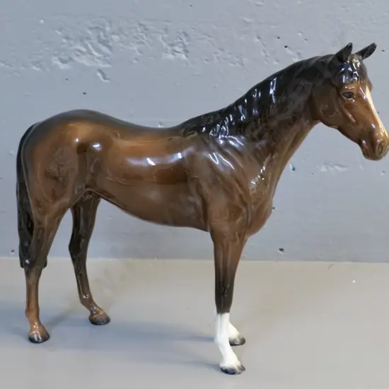 large Beswick horse figure - chip to tip of one ear H-290 L-360