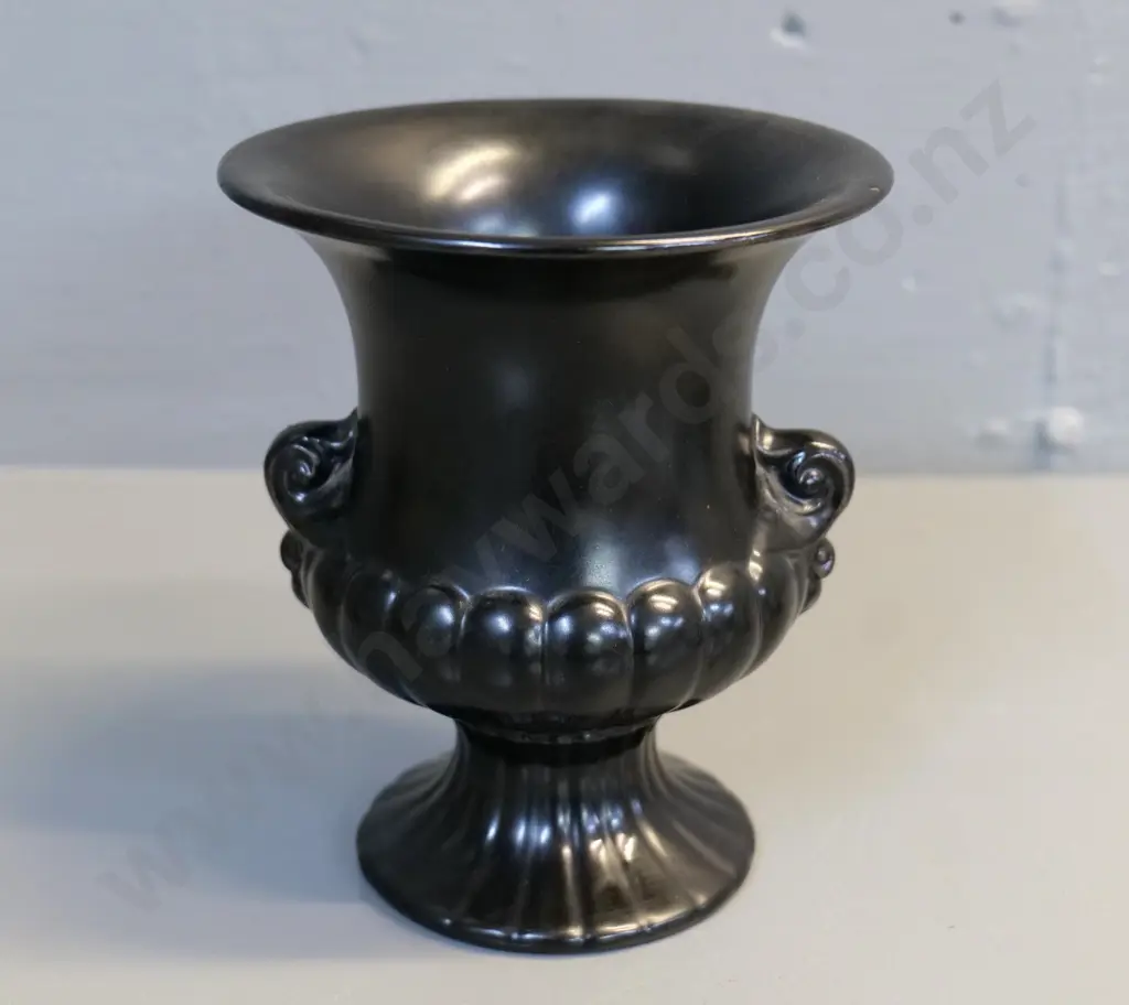 black glaze Crown Lynn urn vase No. 608 H-170 W-140 Image 1++