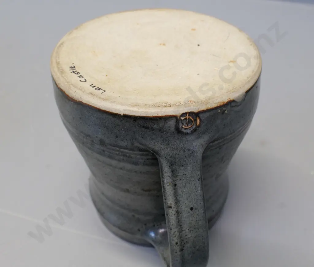 Len Castle New Zealand studio pottery tankard H-115 W-130 Image 1++