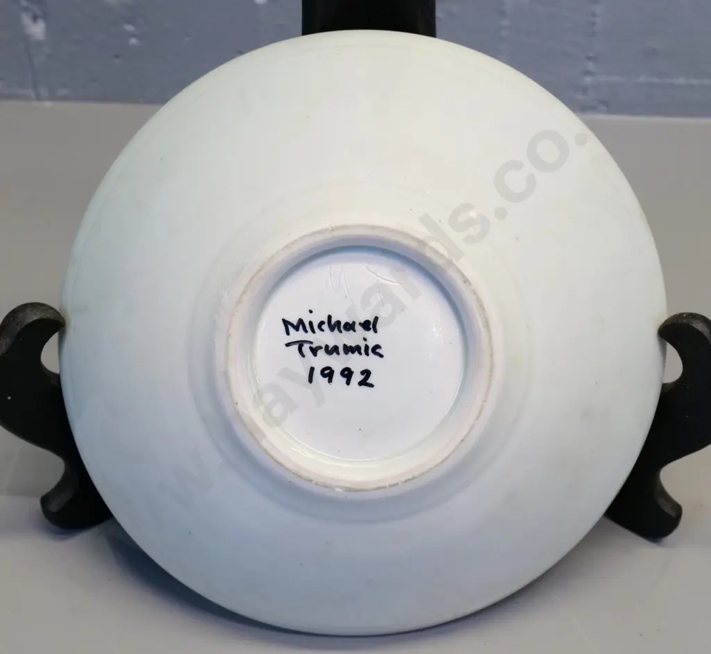 Michael Trumic 1992 New Zealand studio pottery bowl - H65 diameter 225 Image 1++