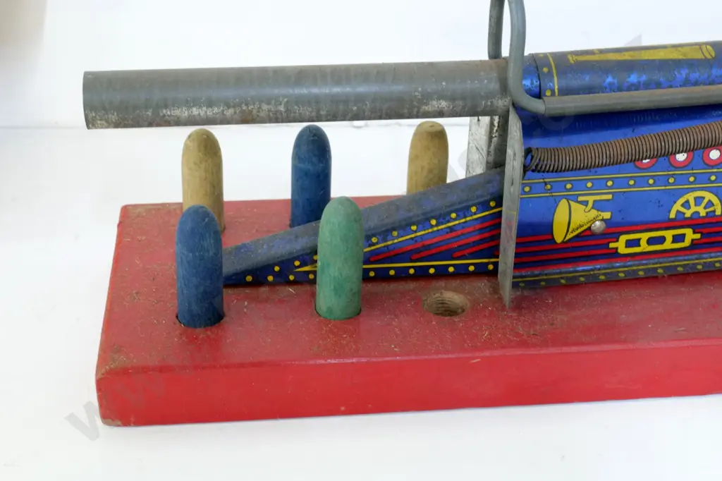 vintage tin toy articulated Siege Gun No 83 - box in poor condition, missing one wooden 'shell' Image 1++