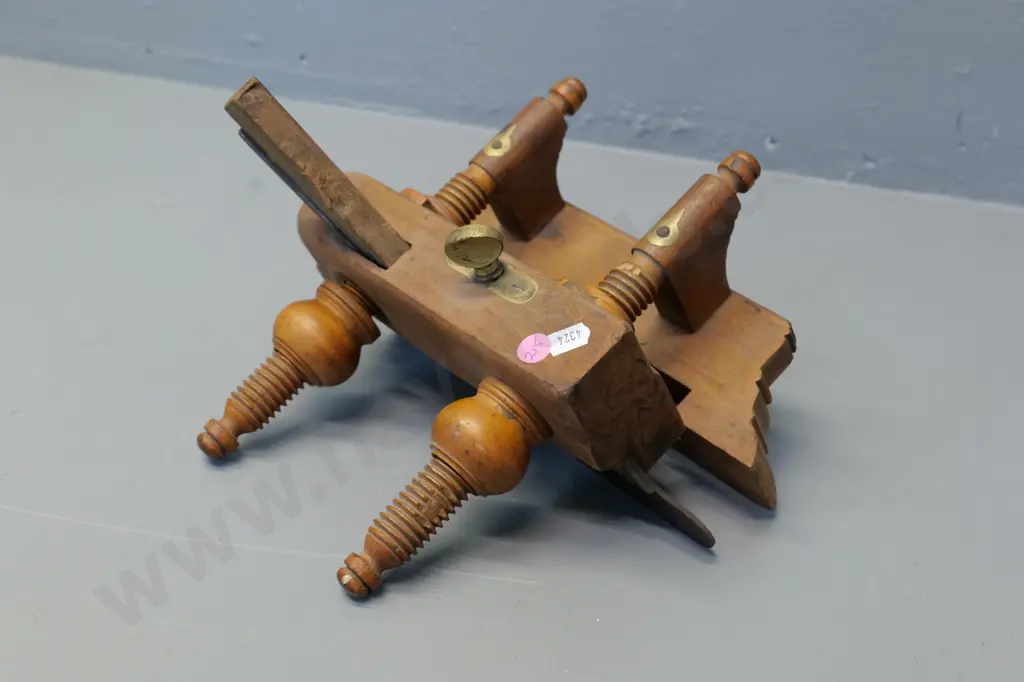 vintage wooden router plane with brass fittings 200 x 230 x 250 Image 1++
