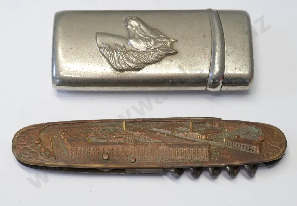 pocket knife 'The Condor 1/2 Watt' & 3 lighters Image 1++
