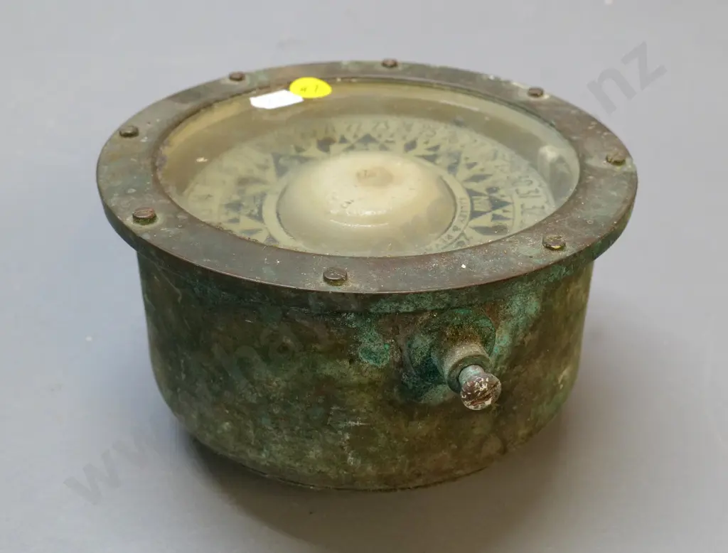 vintage Lilley & Reynolds London brass compass, no frame / cradle, liquid filled, pointer disc moves freely D-170 Image 1++