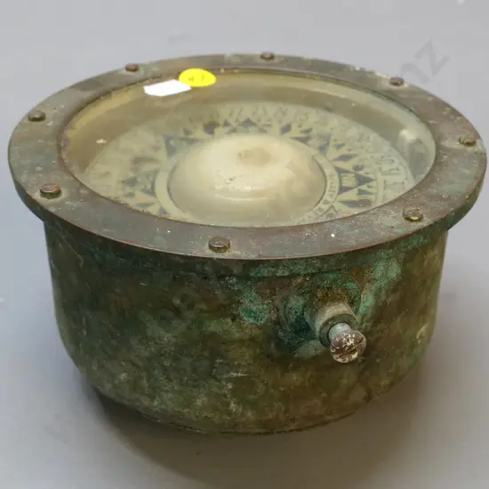 vintage Lilley & Reynolds London brass compass, no frame / cradle, liquid filled, pointer disc moves freely D-170